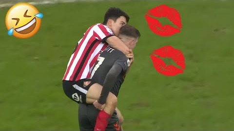 لحظات عجیب و کمتر دیده شده از بازیکنان در زمین فوتبال!