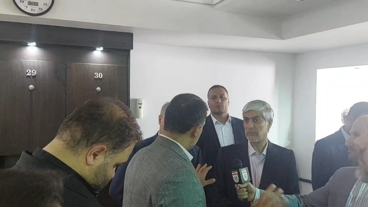 بازدید سرپرست وزارت ورزش از رختکن ورزشگاه آزادی