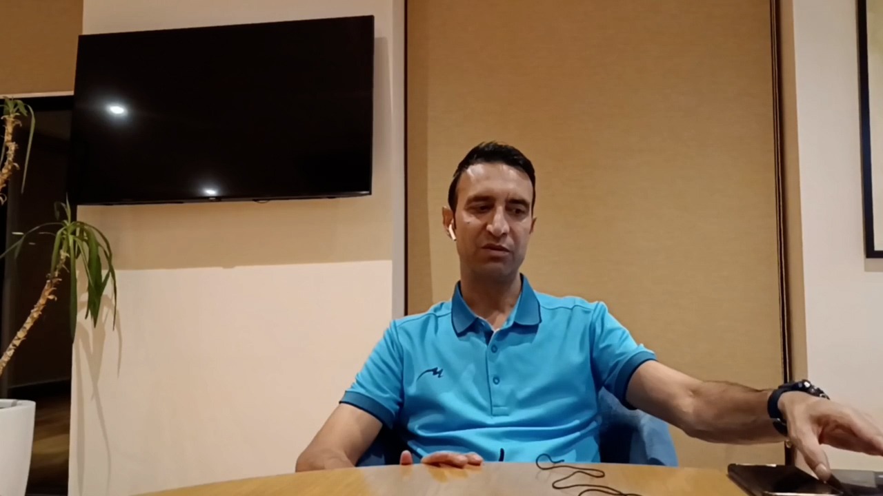 گفت و گو با رضا عنایتی سرمربی تیم امید ایران بعد از پیروزی تیم امید ایران در بازی نخست مقابل هنگ کنگ