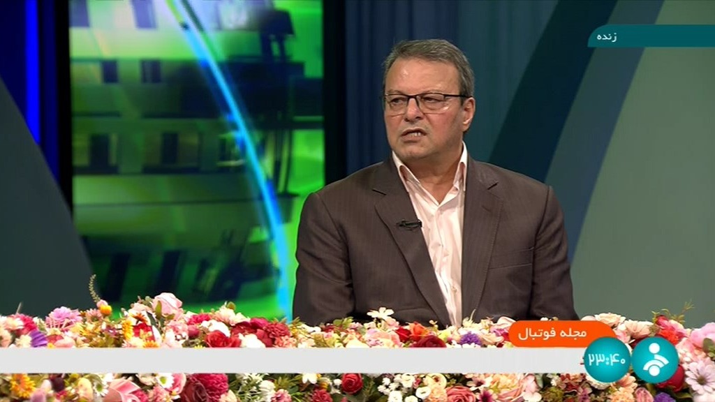 مجله فوتبال/ علیرضا اسدی: مسئولین حاضر نیستند به خاطر مردم فداکاری کنند