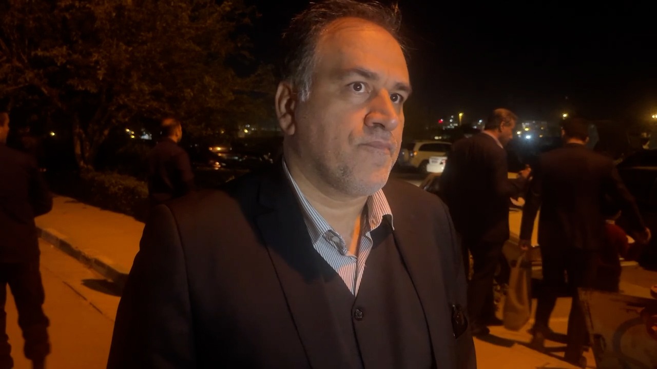 اختصاصی/ احمد مددی: با توجه به اینکه بازیکنان ملیپوش پرسپولیس تازه از اردن آمده بودند، تصمیم بر این شد که در استان نزدیک به تهران بازی کنیم