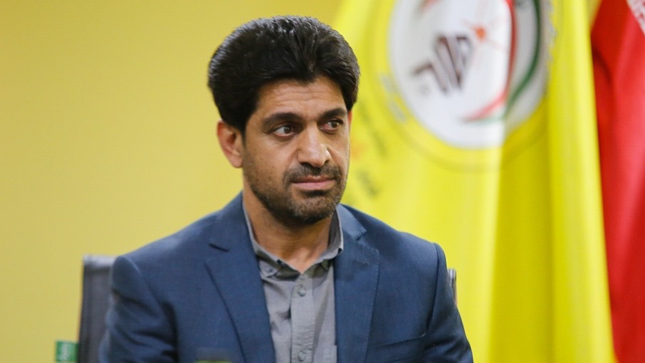 فوتبال یک/ مفتاحی: خیبر وقتی در خرم آباد بازی میکند، داوری همیشه کار را برای آن ها در میآورد
