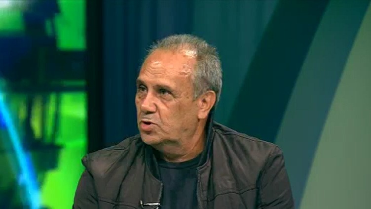ضیا عربشاهی: چرا گلمحمدی بازیکنی (احمدی) که در لیگ یک دقیقه بازی نکرده را مقابل الدحیل بازی داد؟ اگر باهویی را نمی خواست چرا از آن استفاده کرد