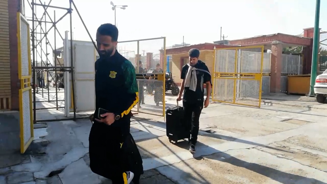 اختصاصی/ ورود بازيكنان دو تيم صنعت نفت و آلومینیوم به ورزشگاه تختی آبادان