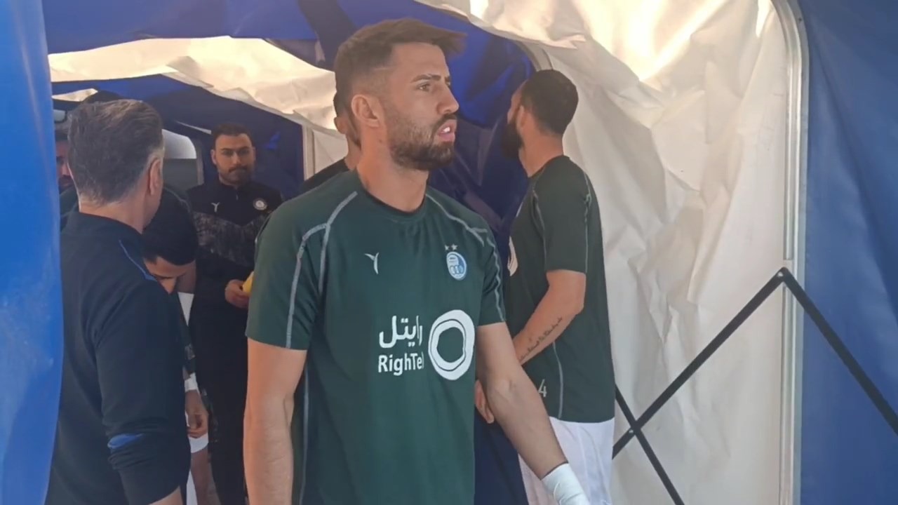 اختصاصی/ ورود دو تیم گل گهر و استقلال به زمین برای گرم کردن