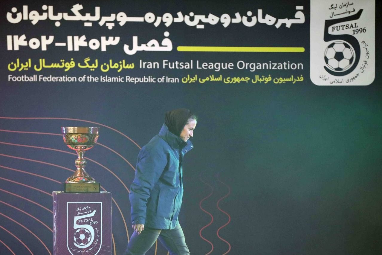 عکس نوشت/ برای نیلوفر اردلان؛ وقتی جام را با دستان خودت به دیگری می دهی