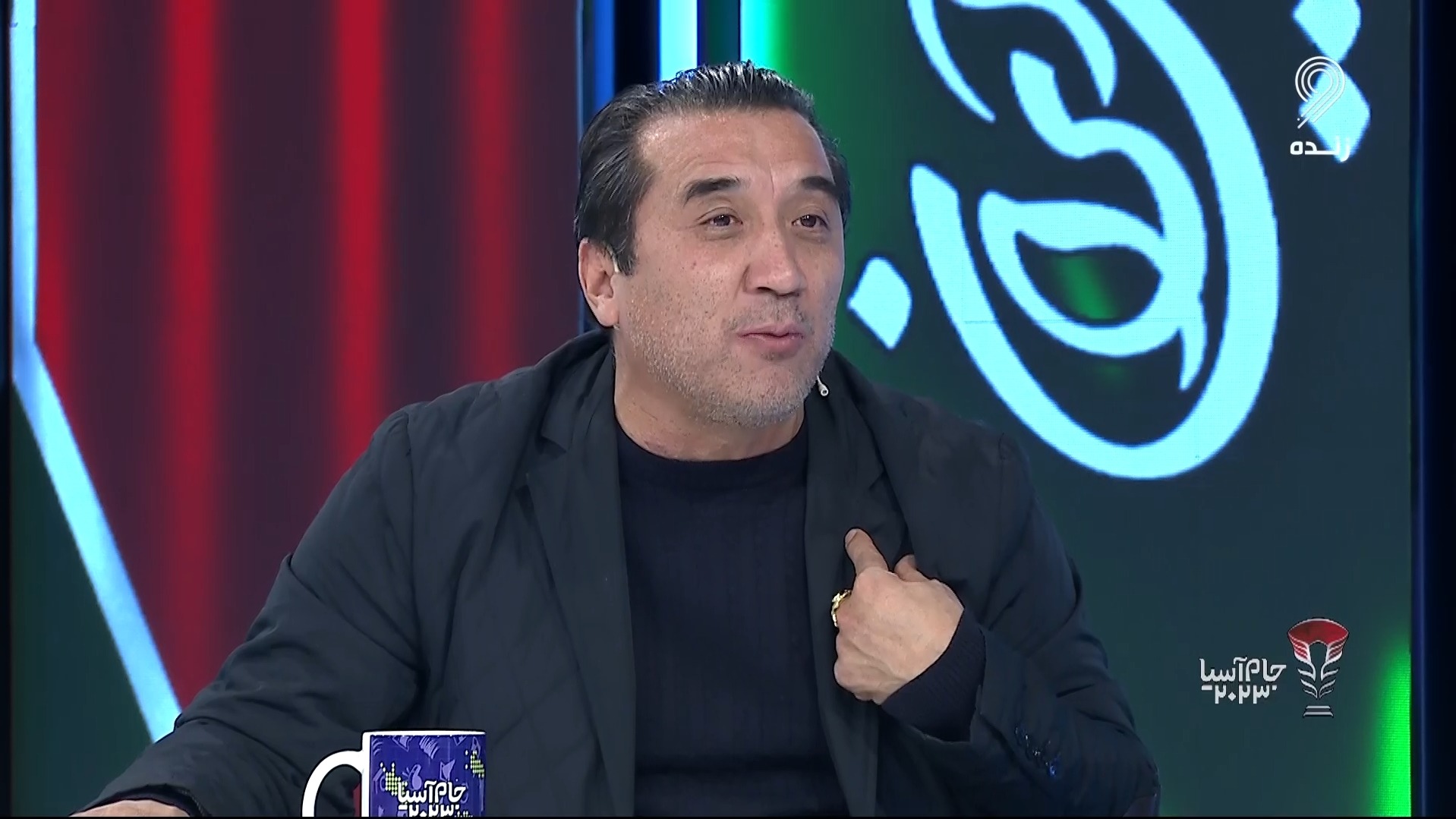 جام آسیا 2023/ خداداد عزیزی: من اگر انتقاد کنم وسط بازیها انتقاد می کنم تا ایراد برطرف شود اما بعضی ها منتظر هستند تیم ملی حذف شود تا سر قلعه نویی و بازیکنان را بزنند