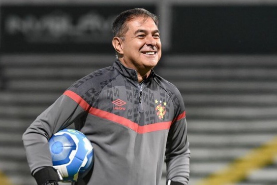 انیسیو، مربی دروازهبانهای پرسپولیس شد
