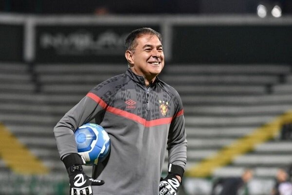 مربی جدید پرسپولیس فردا به تهران میآید