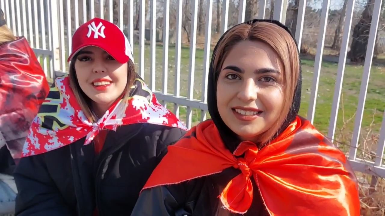 اختصاصی/ گفت و گو با بانوان هوادار پرسپولیس که از اهواز و اراک برای تماشای دربی در ورزشگاه آزادی حضور یافتند