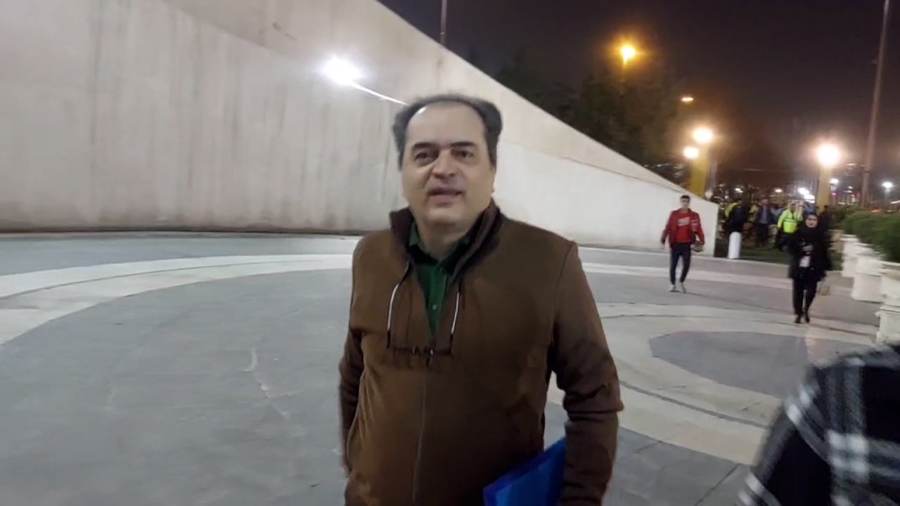 اختصاصی/ صحبت کوتاه پیمان یوسفی گزارشگر دربی با دوربین فوتبالی: امیدوارم اگر بازی مساوی هم شد، مساوی پرگل شود