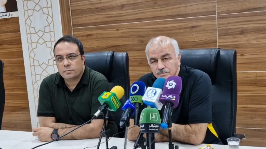 اختصاصی/ نشست خبری حسن آذرنیا قبل از بازی استقلال خوزستان و صنعت نفت آبادان