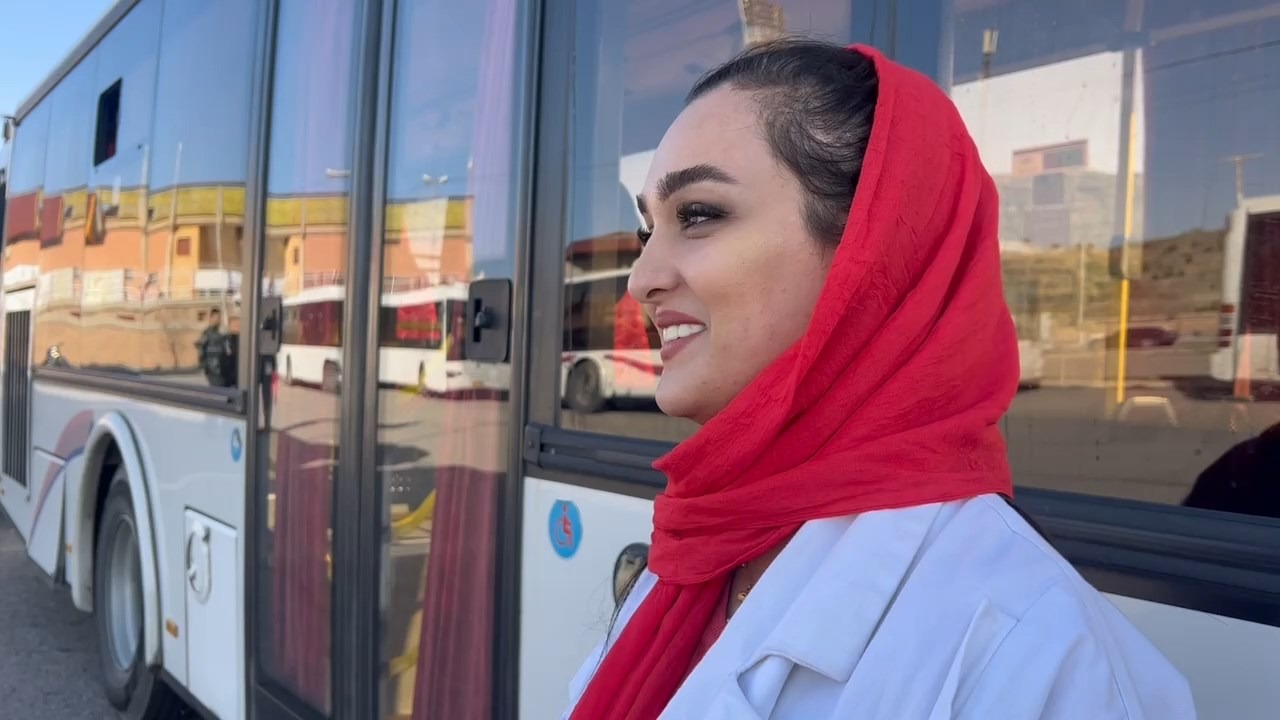 اختصاصی/ گفت و گو با هواداران بانوی تراکتور قبل از آغاز بازی مقابل ذوب آهن
