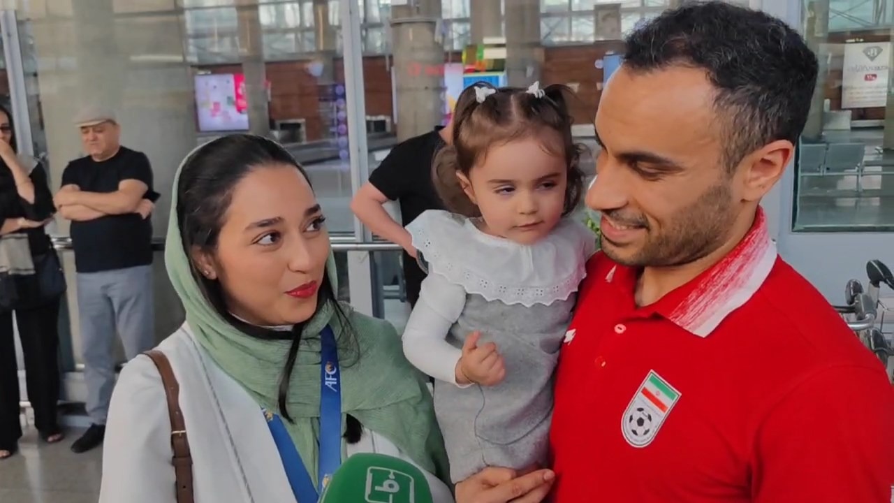 اختصاصی/ علیاصغر حسنزاده، مدال قهرمانی در جام ملتهای آسیا را تقدیم همسرش کرد
