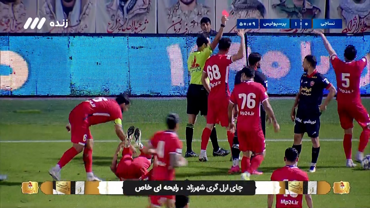 اخراج سروش رفیعی مقابل نساجی به دلیل دریافت کارت زرد دوم
