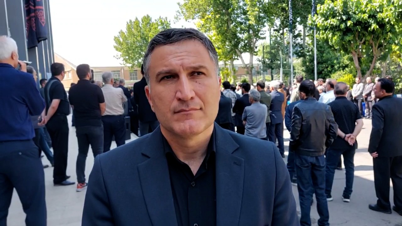 اختصاصی/ گفت و گوی خبرنگاران با محمدرضا اکبریان در حاشیه مراسم تشییع مرحوم حسین خوشخوان
