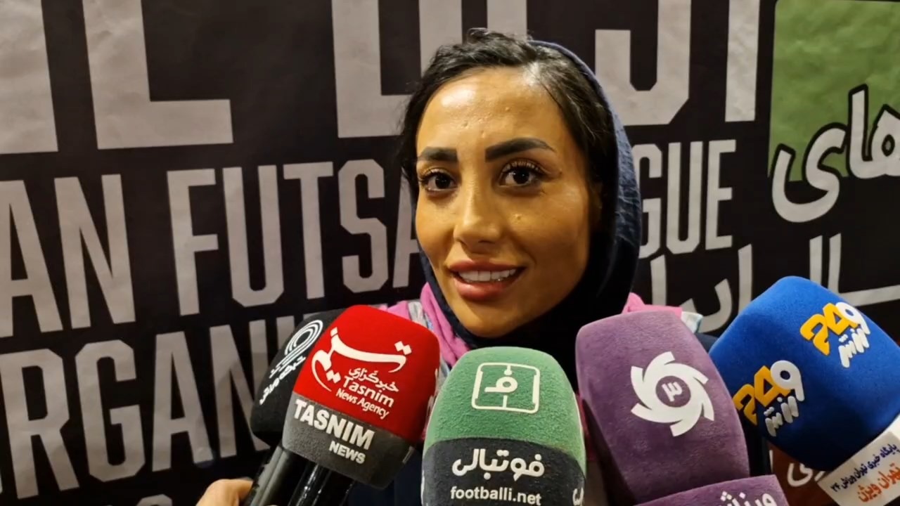 اختصاصی/ گفت و گو با زری فتحی داور فوتسال در حاشیه مراسم بهترین‌های فوتسال در سال 03-1402