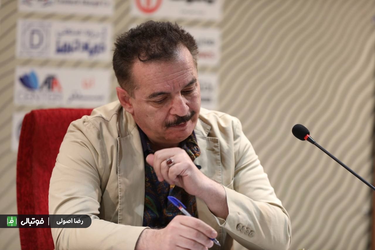 کنایه تند زنوزی به یک دروازه‌بان؛ گل هشتاد متری با هزینه اسنپ بالا!