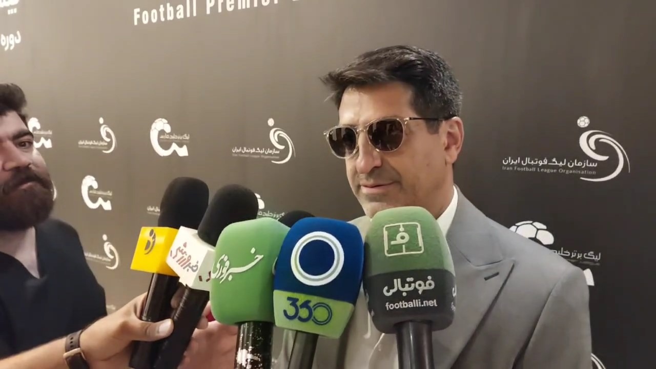 اختصاصی/ گفت و گوی خبرنگاران با محمدرضا مهدوی مجری مراسم قرعهکشی فصل آینده لیگ برتر