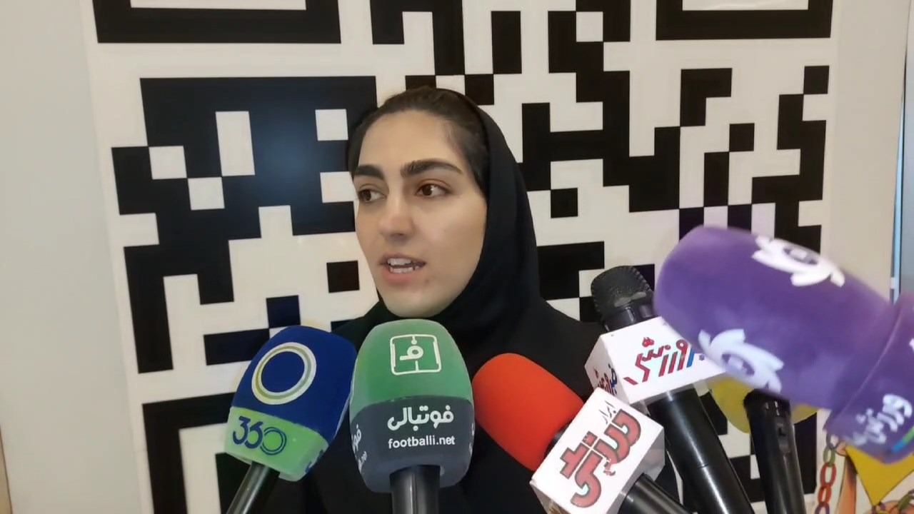 اختصاصی/ صحبتهای زهرا قنبری خانم گل فوتبال بانوان در پایان مراسم برترینهای فوتبال ایران