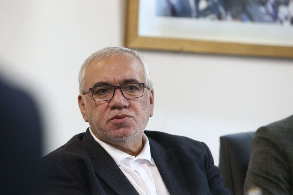 ادعاهای عجیب و جملات قصار فتحاللهزاده ادامه دارد؛ برخی مدیران میخورند و میخورانند!