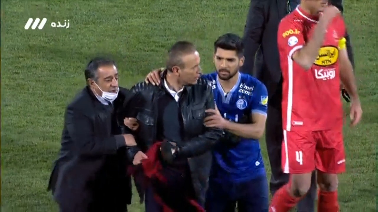 نوستالژی/ وقتی گل محمدی از کوره در رفت: عصبانیت باورنکردنی گل محمدی سرمربی پرسپولیس پس از گل تساوی استقلال توسط ژستد