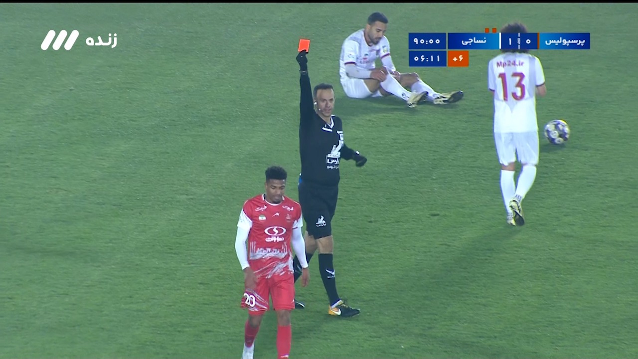 اخراج ایوب العملود بازیکن خارجی پرسپولیس مقابل نساجی