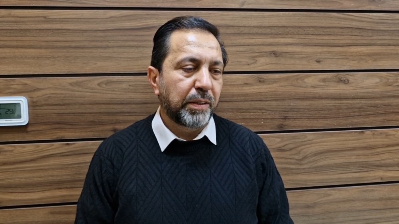 اختصاصی/ مدیرروستا: چون تیم ملی 98 بیشتر با مردم بودند، و صعود خاطره انگیزی داشتند، در یادها ماندند