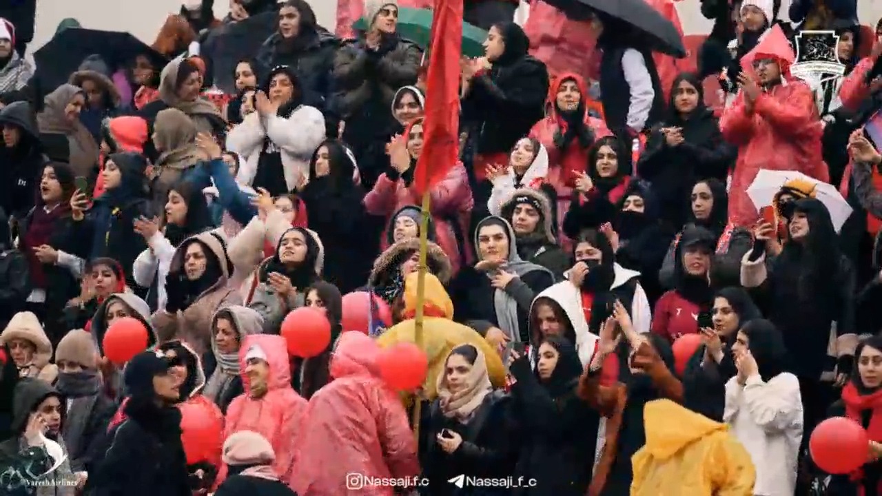 حضور پرشور بانوان هوادار نساجی در بازی مقابل آلومینیوم