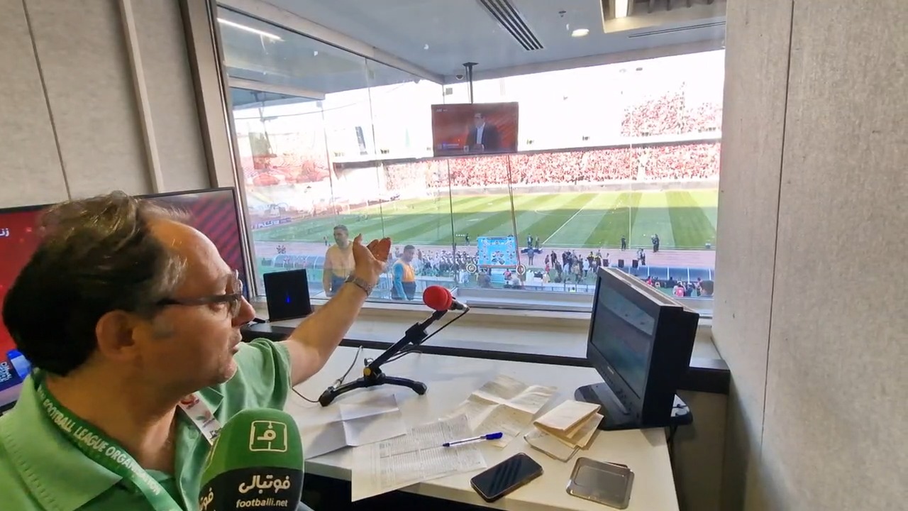گفت و گو با آرش اسدی گزارشگر رادیویی بازی پرسپولیس و سپاهان