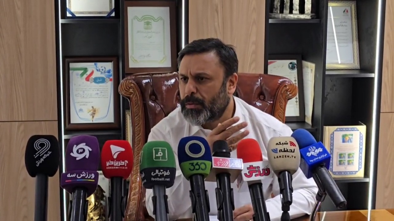 شیرینی: مدیران پرسپولیس و استقلال بلد نیستند با بانک و هلدینگ خلیج فارس کار کنند
