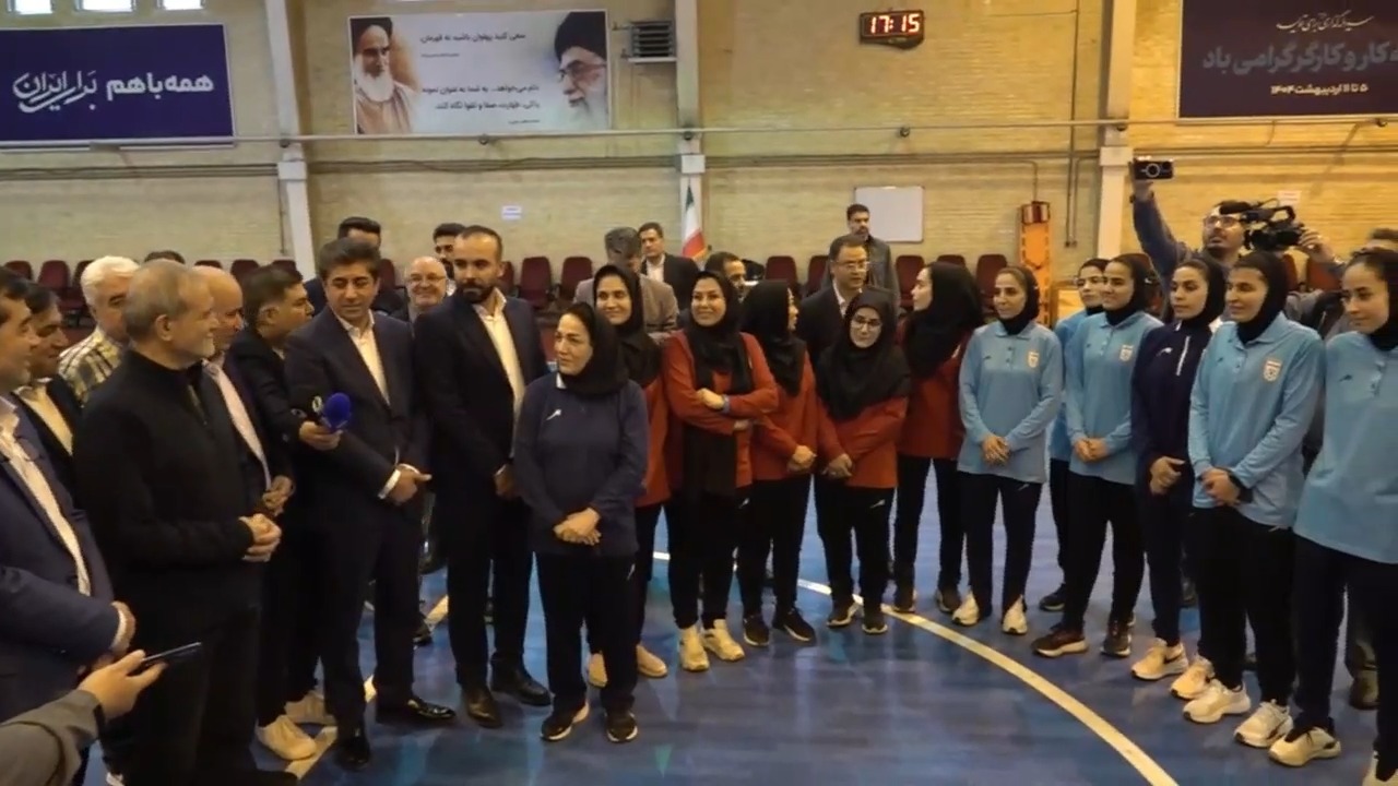 دیدار رئیس جمهور با اعضای تیم ملی فوتسال بانوان فوتبالی | 