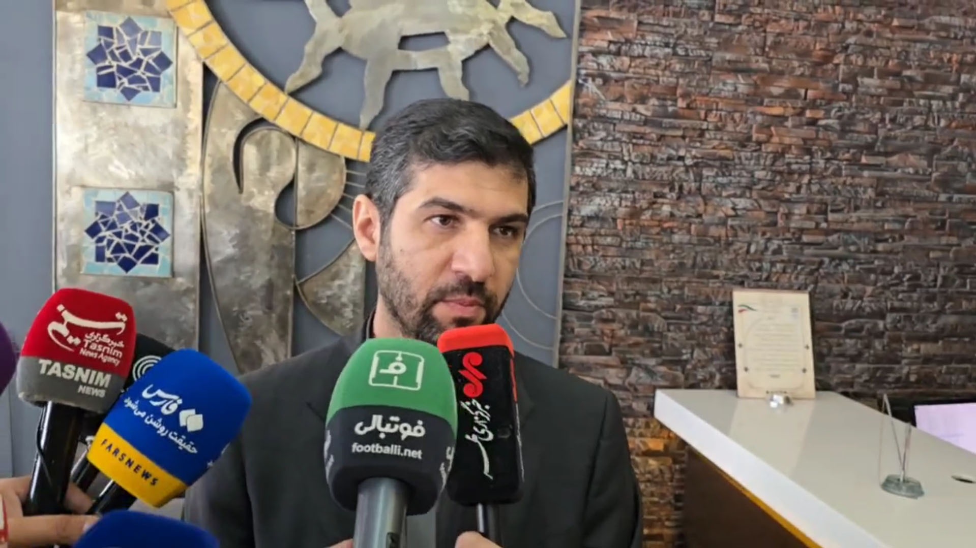 صحبتهای محمد آخوندی در حاشیه مراسم بدرقه تیم فوتبال ساحلی