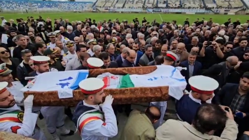 مراسم تشییع بهمن صالح نیا پدر فوتبال گیلان با حضور وزیر ورزش و تاج فوتبالی | 