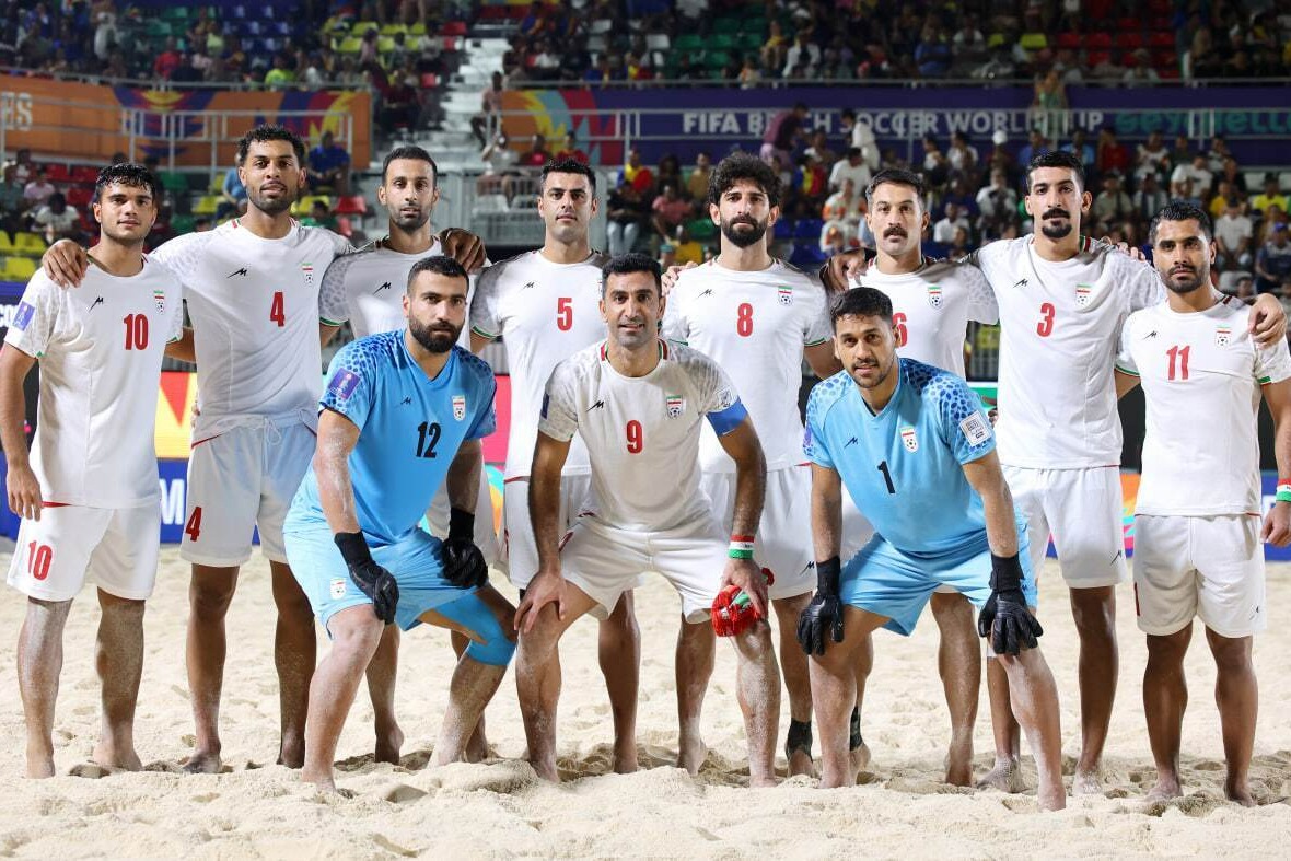پیراهن سفید بر تن ایران مقابل بلاروس
