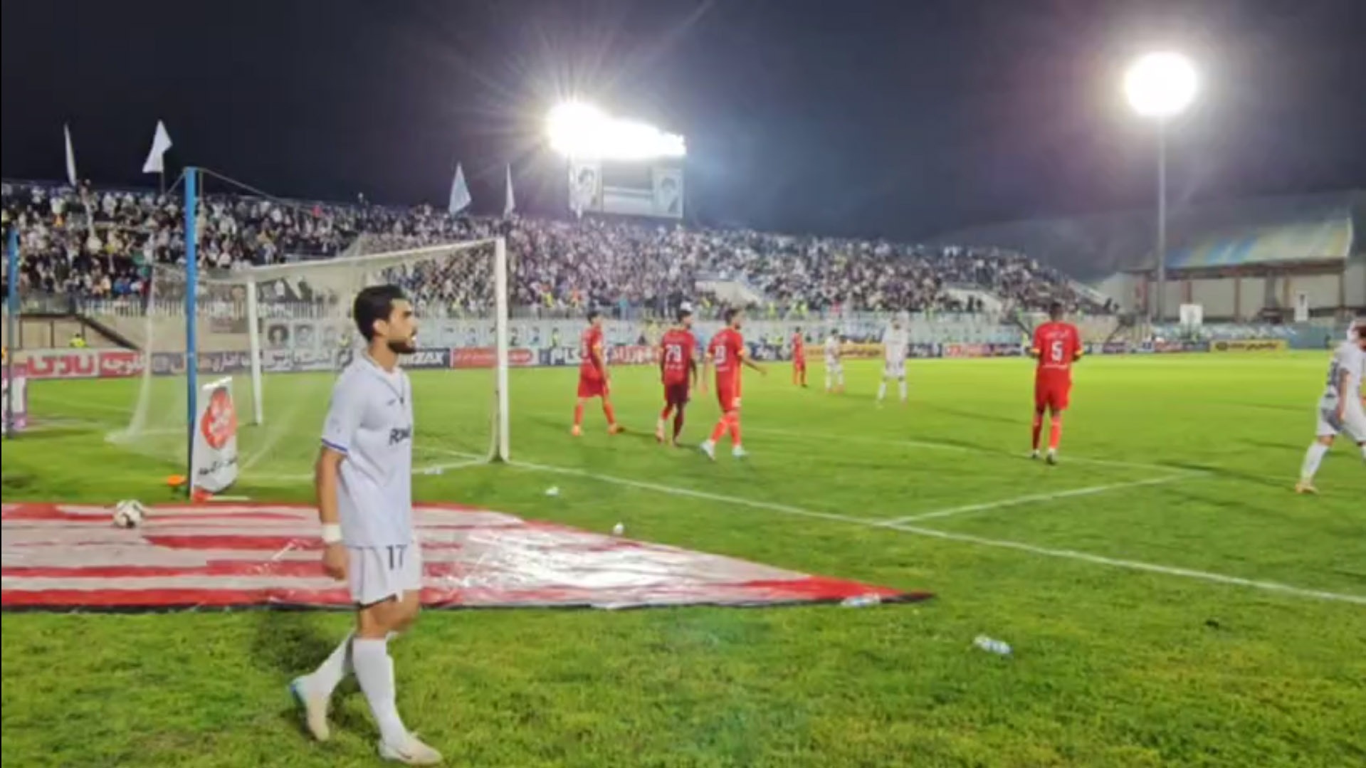 عصبانیت رضا غندیپور از خراب شدن موقعیت و شوت کردن بطری آب