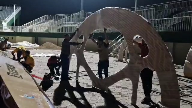 آماده سازی سکوی قهرمانی جام حذفی در ورزشگاه امام خمینی (ره) اراک