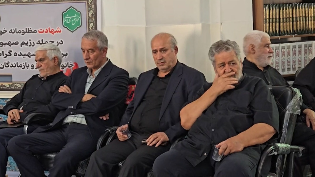 حضور اهالی فوتبال در مراسم ختم برادرزاده عزیزالله محمدی که در حمله اسراییل به زندان اوین به شهادت رسید