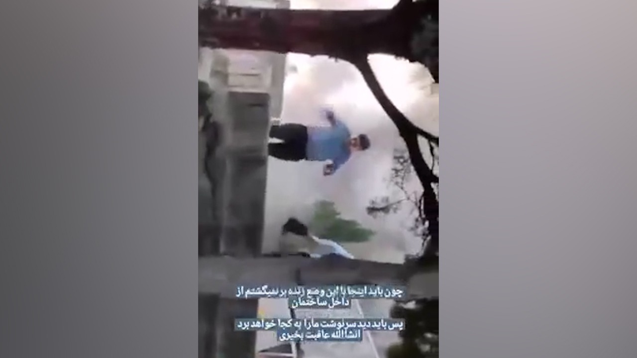 تصاویری از لحظه اصابت موشکهای اسرائیل به صداوسیما