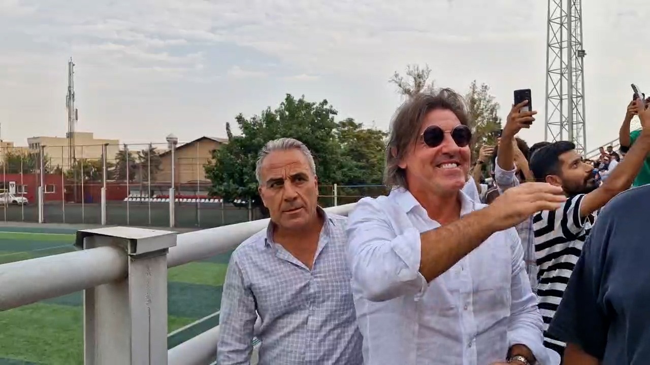 ریکاردو ساپینتو کنار پرسپولیسیها نشست و تماشاگر دربی امیدها شد