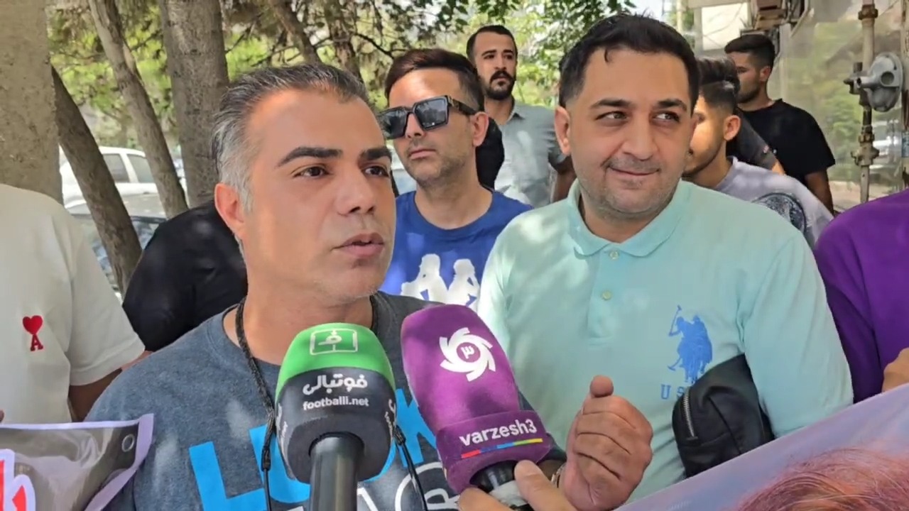 تجمع اعتراضی هواداران استقلال: هر چی ساپینتو بگه همونه!