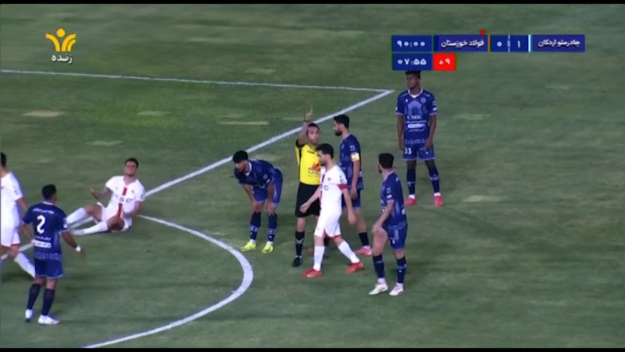 اخراج بازیکن چادرملو با خطا روی مهاجم فولاد