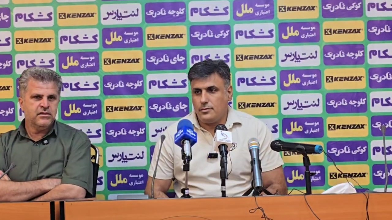 کنفرانس خبری امیر خلیفه اصل سرمربی استقلال خوزستان پیش از تقابل با پیکان
