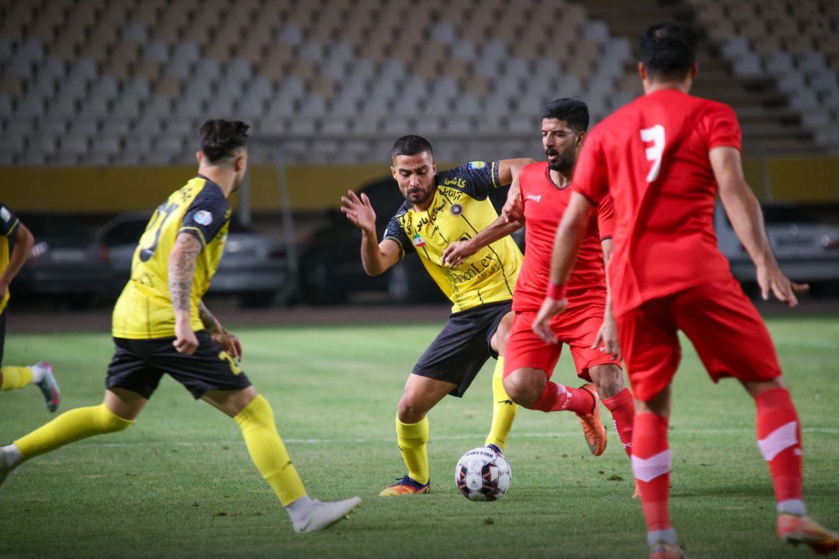 دیدار دوستانه سپاهان و النجف در ورزشگاه نقشجهان