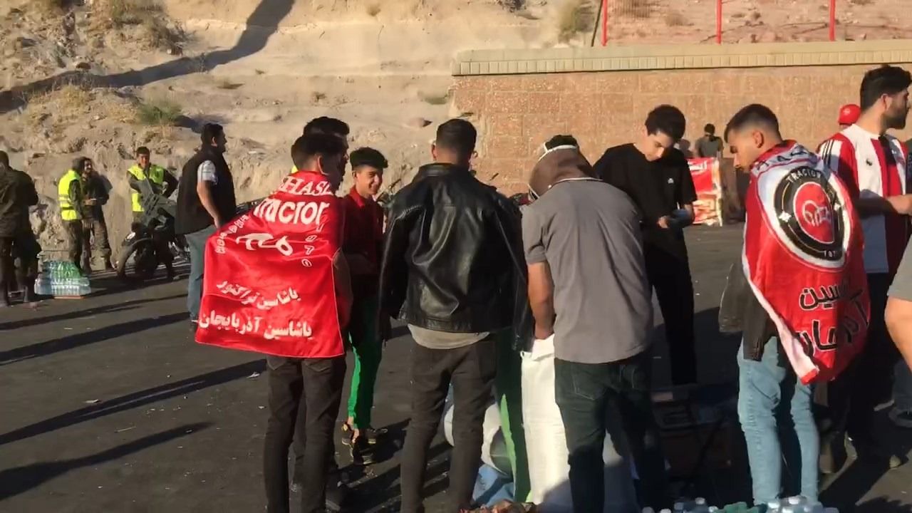 حال و هوای اطراف ورزشگاه یادگار امام (ره) در آستانه بازی تراکتور و الوحده
