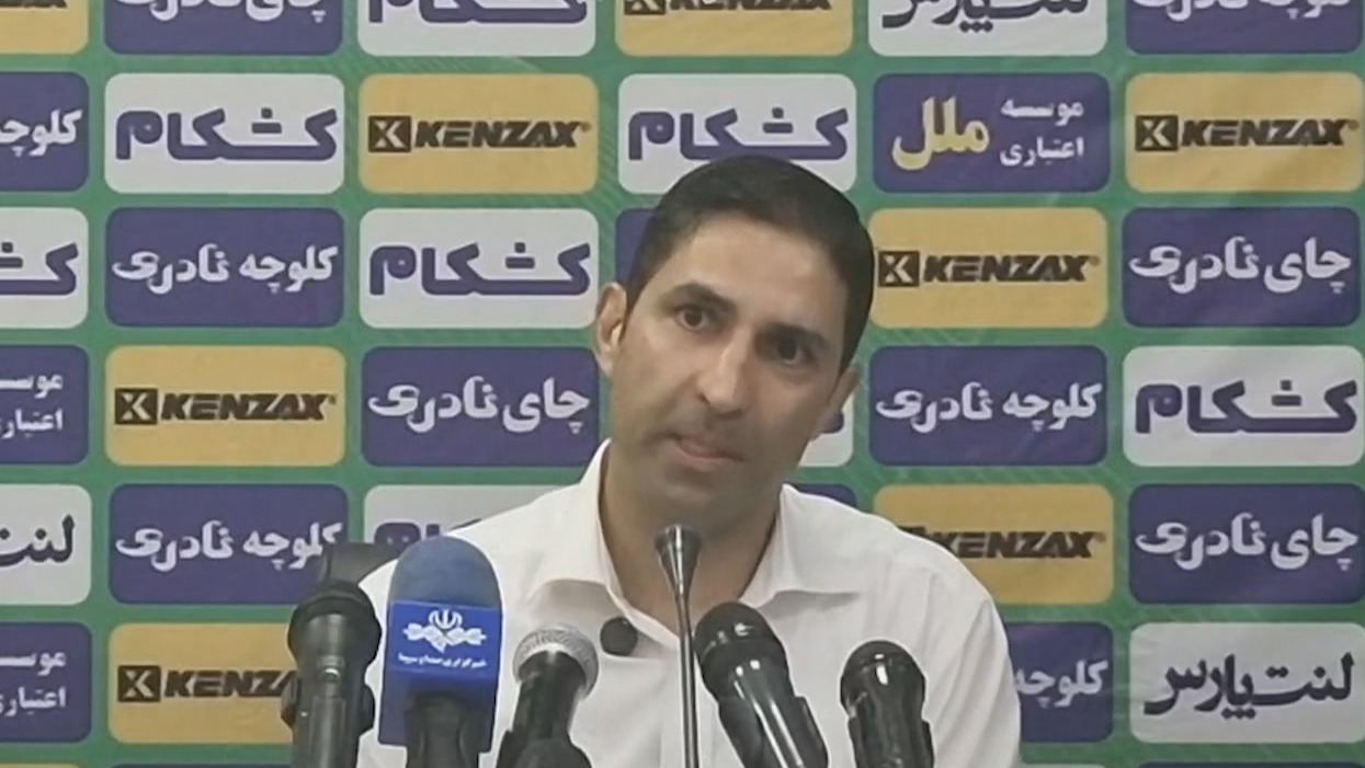 مقایسه مصاحبه های وحید هاشمیان درباره نقل و انتقالات پرسپولیس از 20 مرداد تا 2 مهر