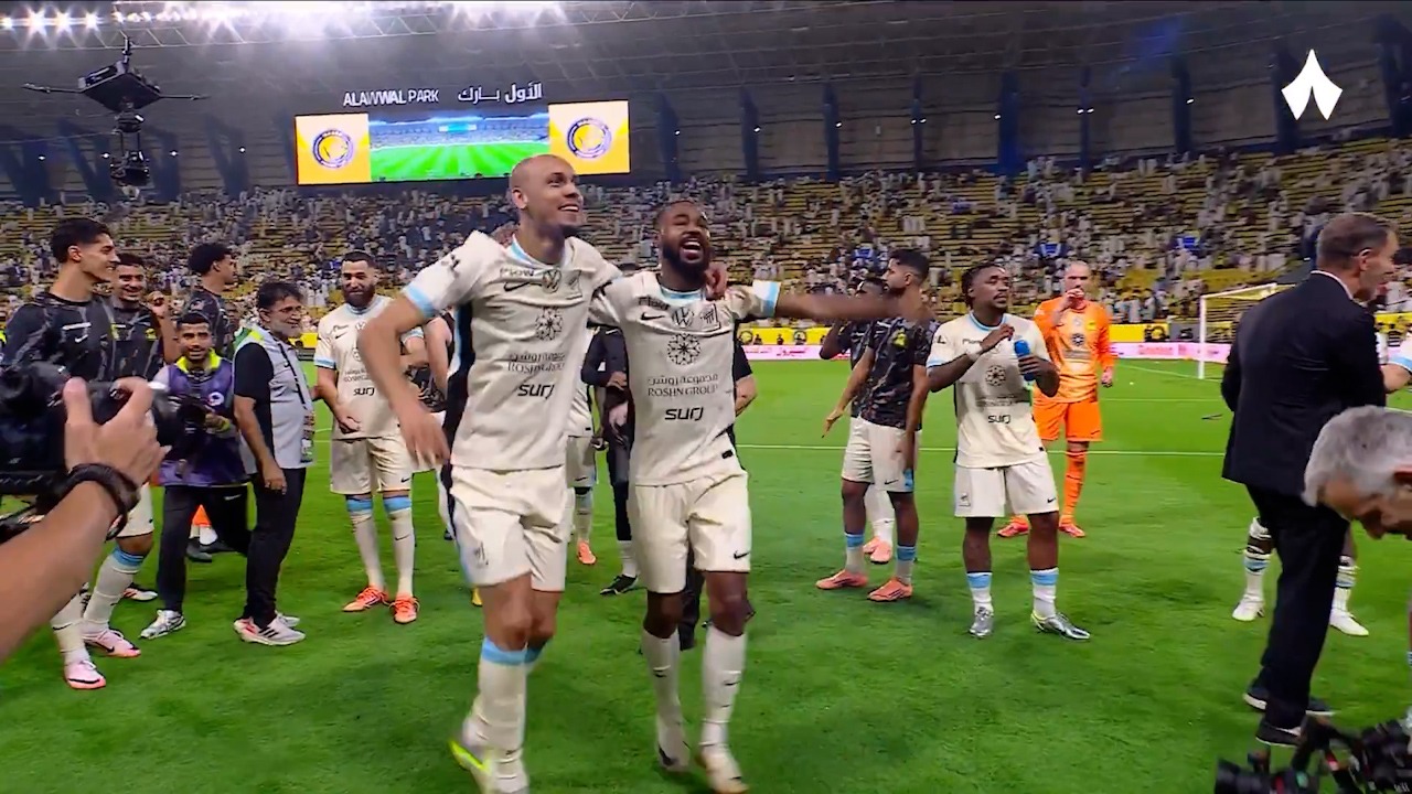 شادی بازیکنان الاتحاد پس از برد مقابل النصر