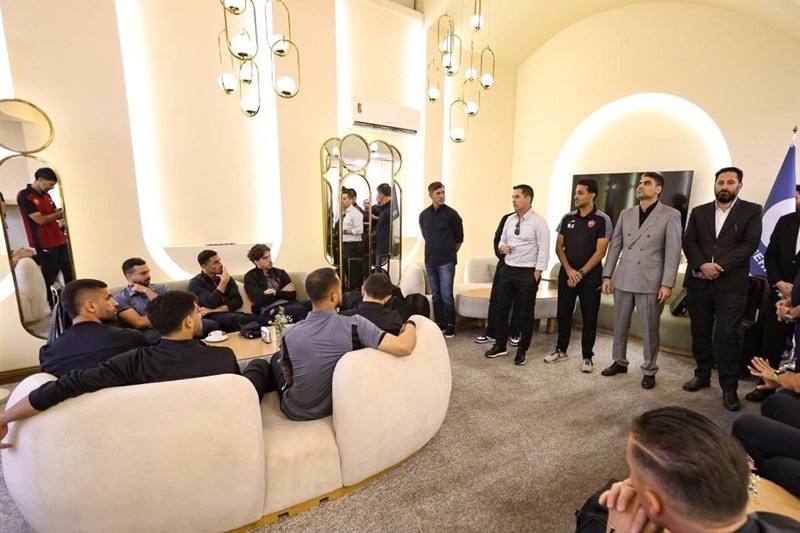 برگزاری مراسم معارفه اوسمار ویرا در جمع بازیکنان پرسپولیس