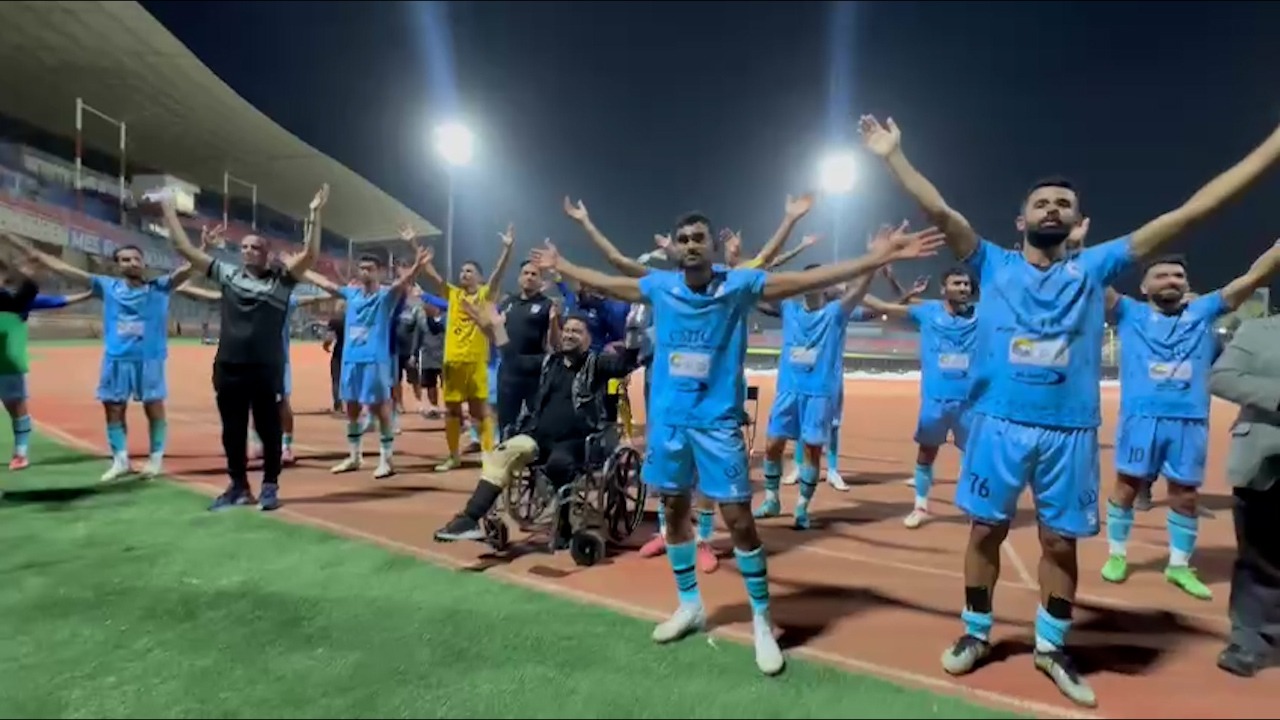 شادی جالب بازیکنان چادرملو با هواداران خود
