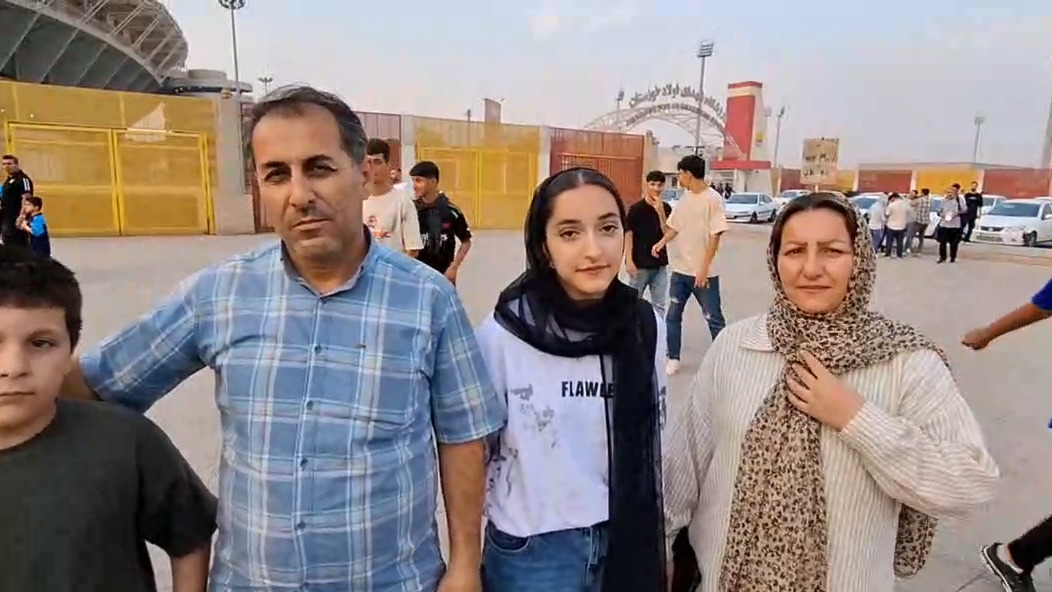 مصاحبه با طرفداران فولاد که همراه خانواده در ورزشگاه حضور پیدا کردند